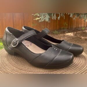 Taos Virtue Black Oiled Leather Mary Jane Comfort Shoe 1.25” heel EU 41 US 10